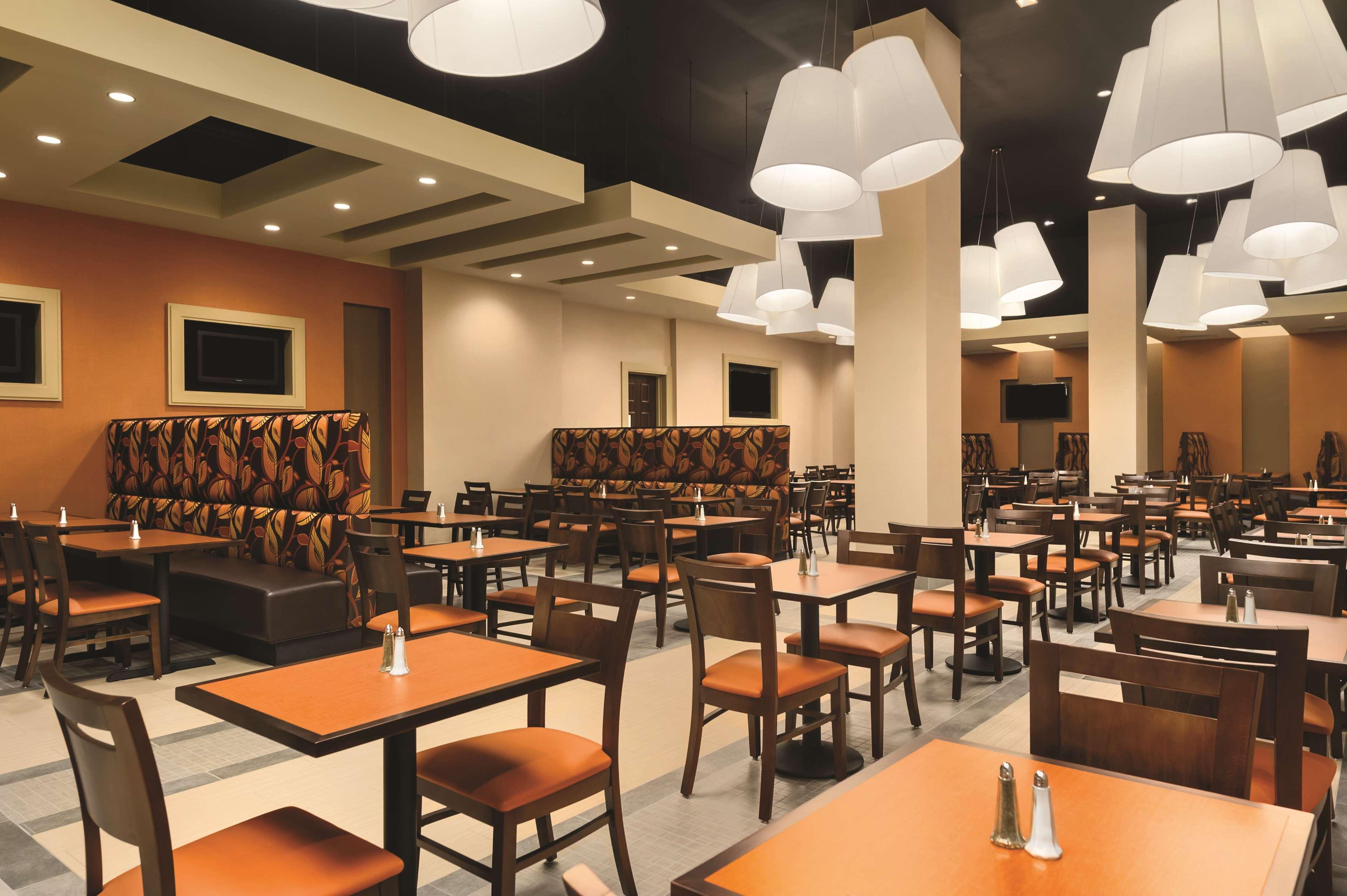 Embassy Suites By Hilton Orlando Lake Buena Vista South Kissimmee Restoran gambar